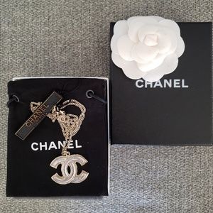 Authentic Chanel Enamel CC Silver Metal Necklace